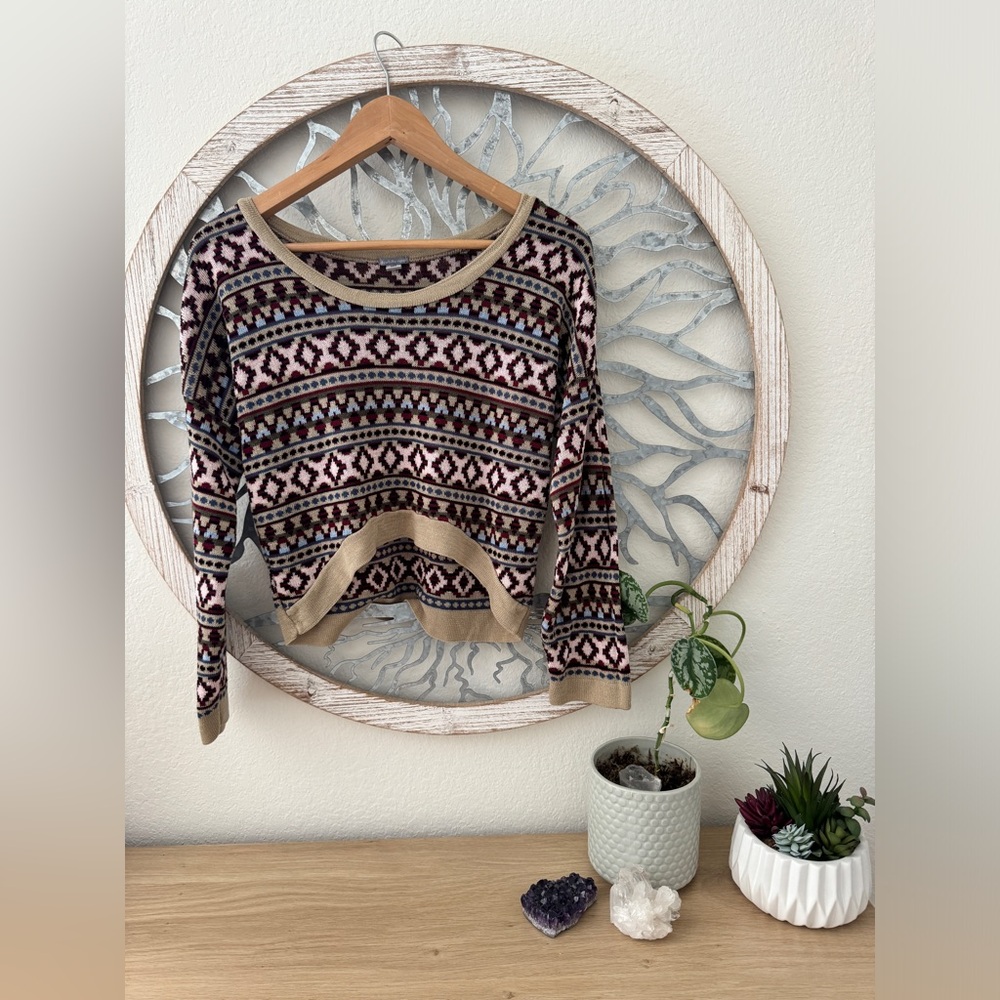 CHARLOTTE RUSSE Boho Knit Cropped Sweater. Size L. Fits like oversized small